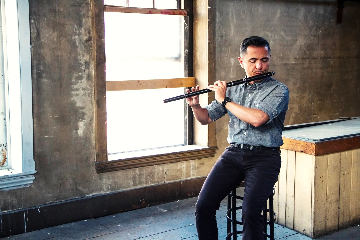 Folk musician Hanz Araki carries six generations of shakuhachi tradition into the present